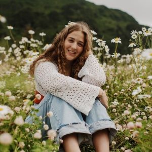 Meet your Posher, Caitlin